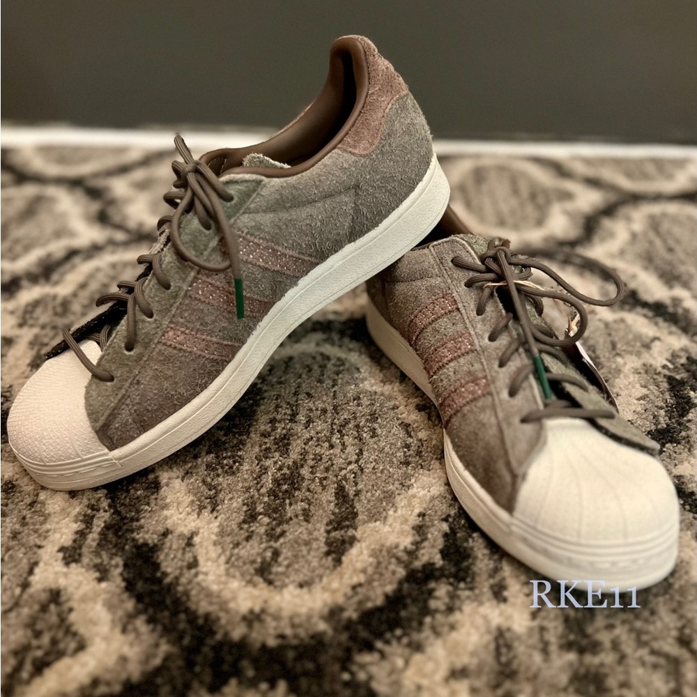 Adidas Superstar Olive Strata. Preowned great condition alternative box packaged
